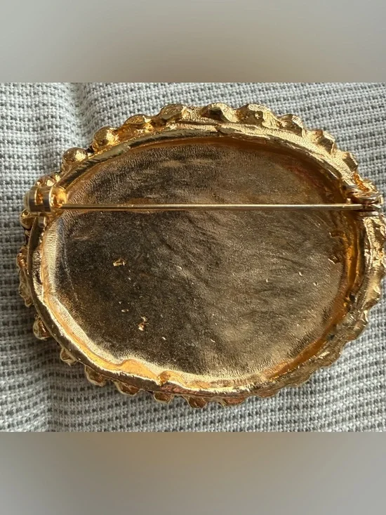 Jade Stone chips Green Gemstone Gold tone Faux Pearl Statement Brooch - Picture 9 of 9